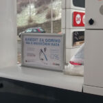 Dvostrani-stoni-aluminijumski-ramovi-za-postere-slika-Lukoil-pumpa