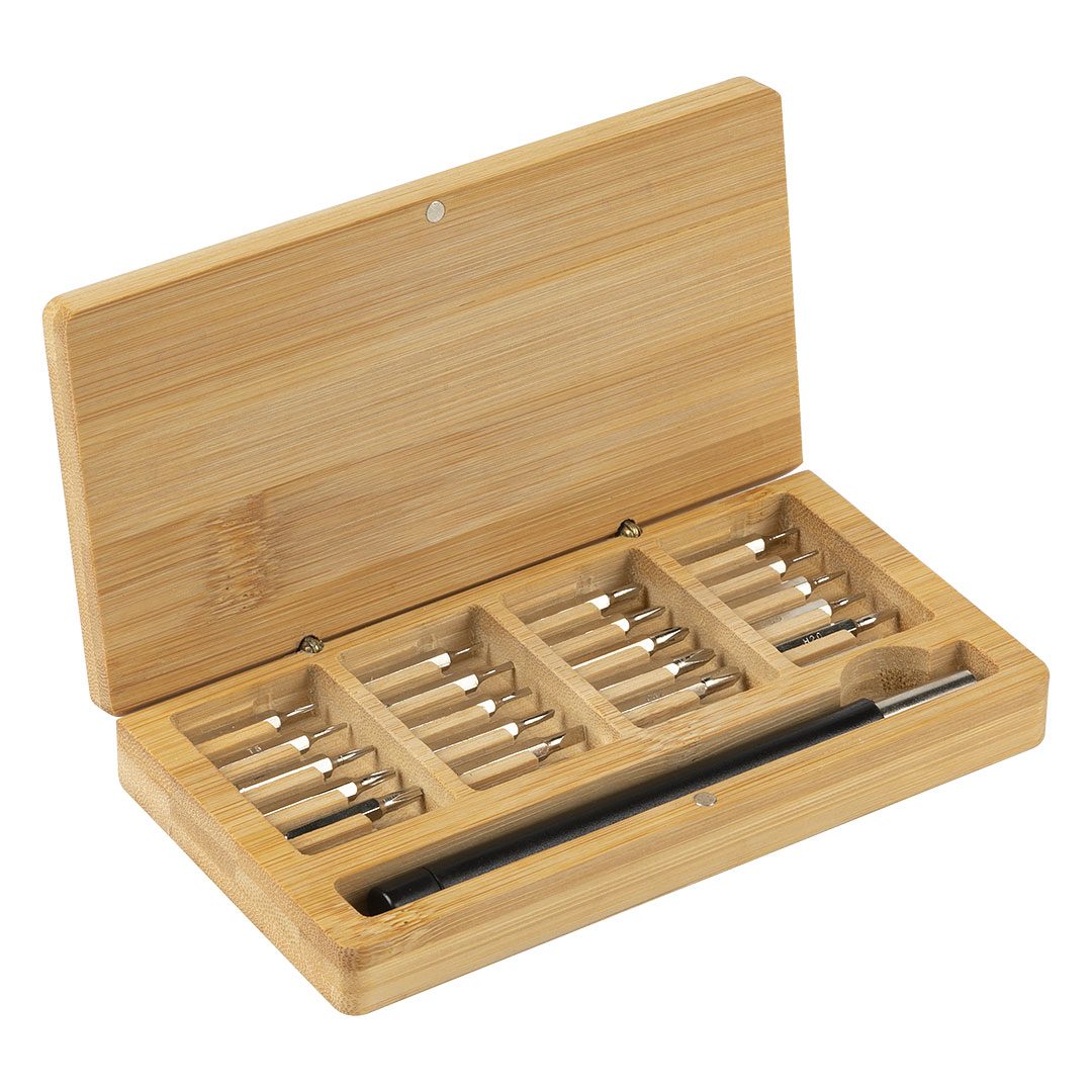 Screwdriver with changeable bits